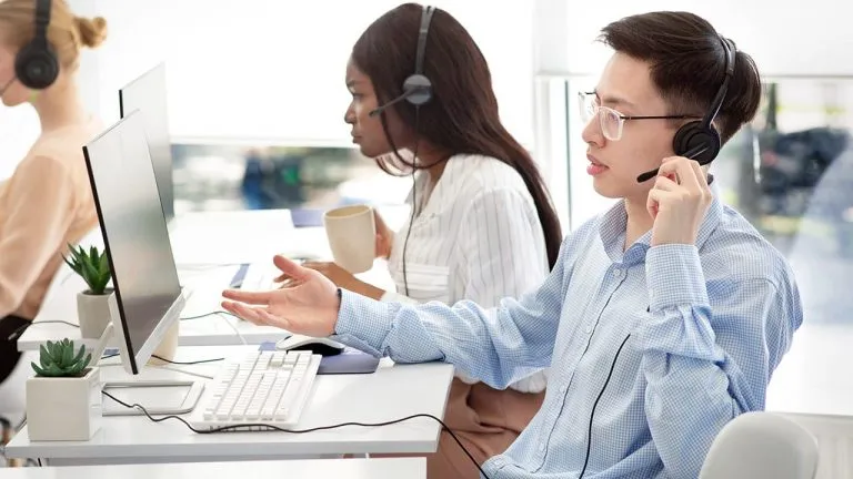 Conseillers du support au téléphone